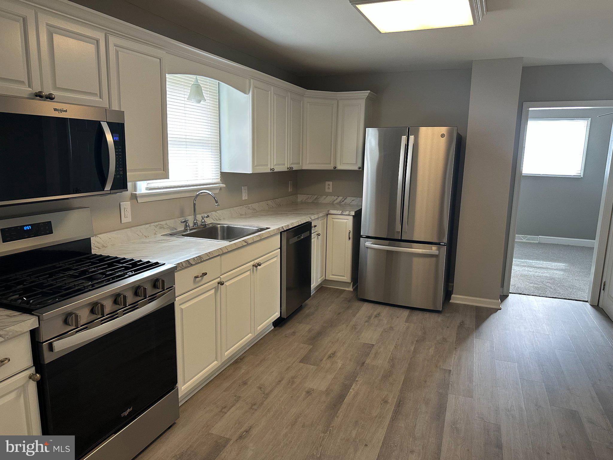 6 Chiming Road New Castle, DE 19720 - Photo 5 of 31 Modern kitchen with sleek finishes.