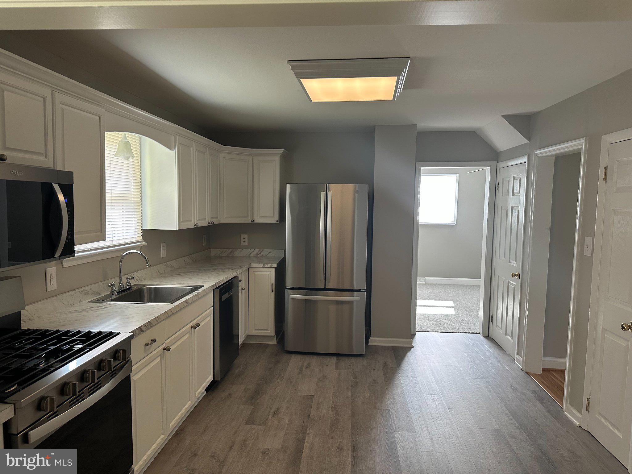 6 Chiming Road New Castle, DE 19720 - Photo 8 of 31 Modern kitchen with sleek finishes.