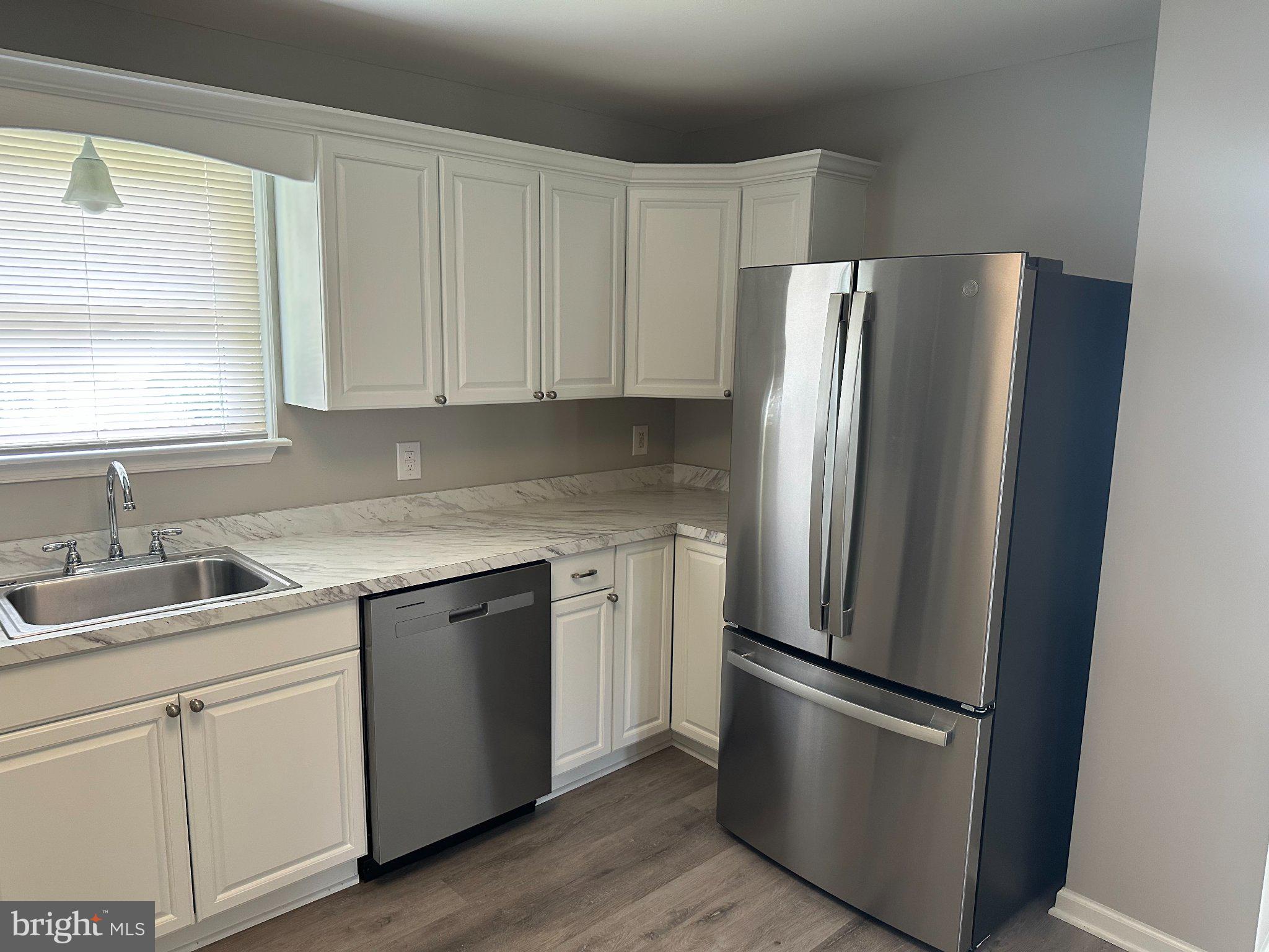 6 Chiming Road New Castle, DE 19720 - Photo 9 of 31 Modern kitchen with sleek appliances.