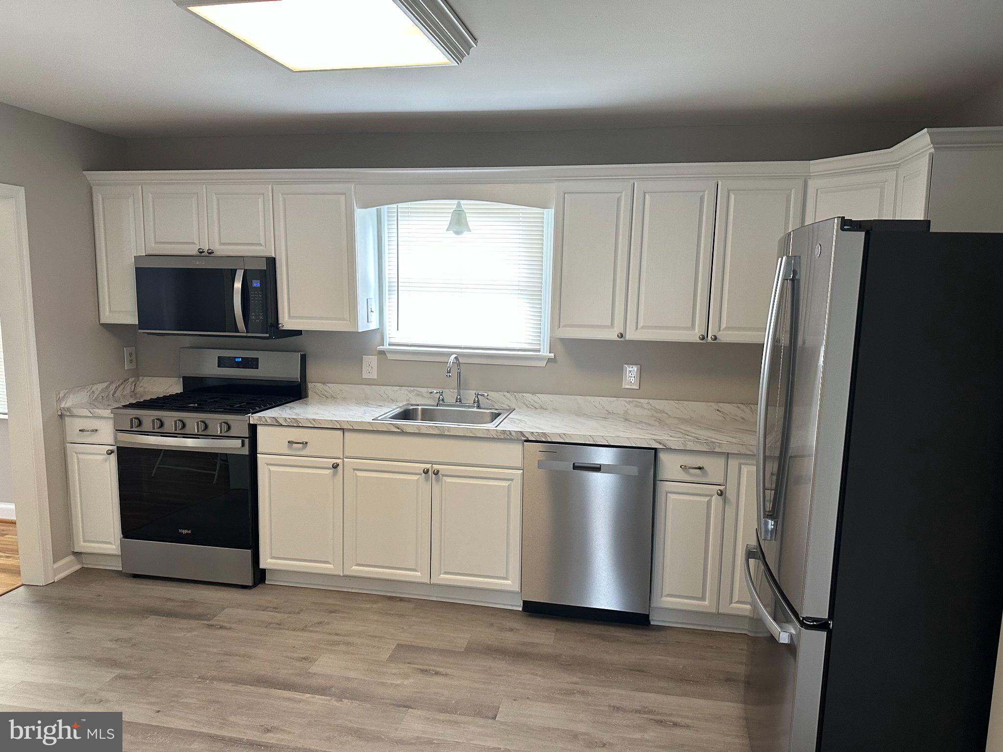 6 Chiming Road New Castle, DE 19720 - Photo 10 of 31 Modern kitchen with sleek finishes.