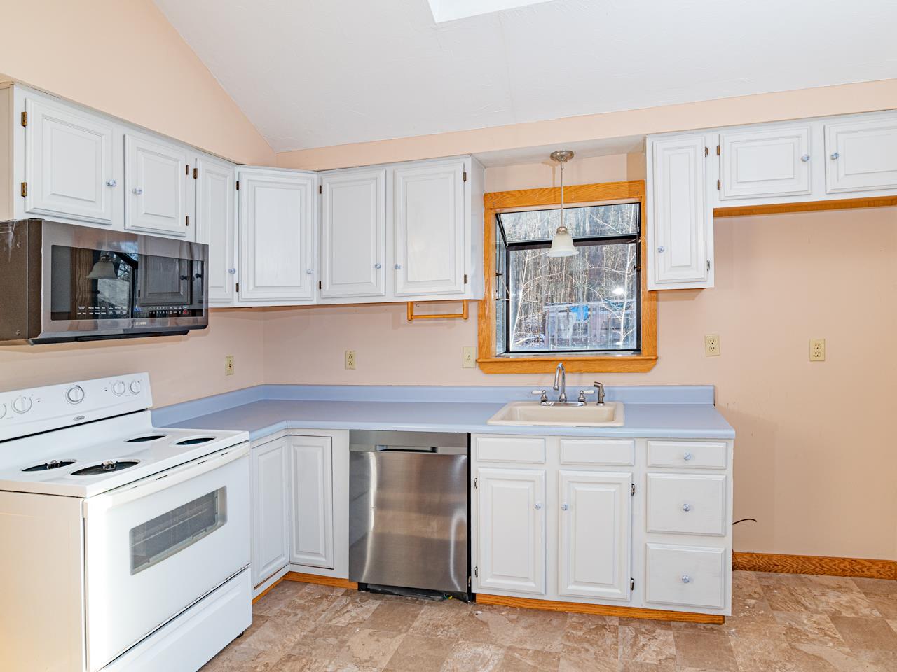 226 Country Club Road Laconia, NH 03246 - Photo 5 of 14