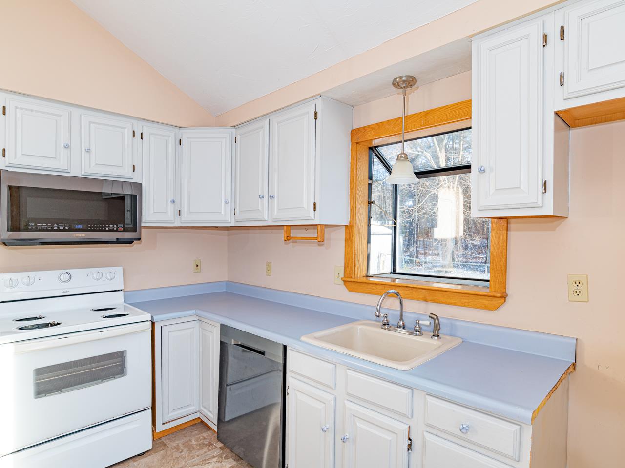 226 Country Club Road Laconia, NH 03246 - Photo 6 of 14
