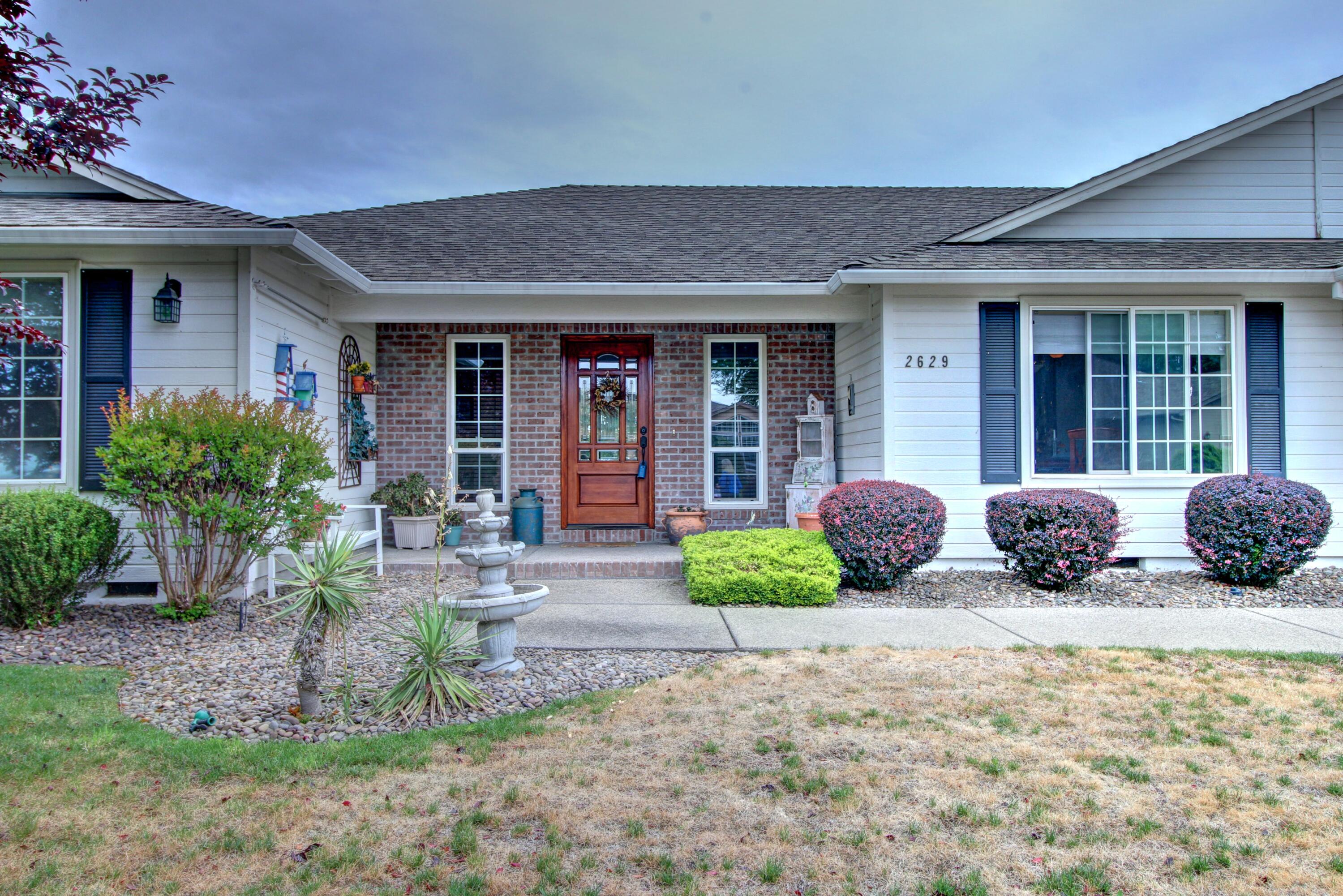 2629 Rabun Way Central Point, OR 97502 - Photo 2 of 35 IMG_1018_19_20_tonemapped