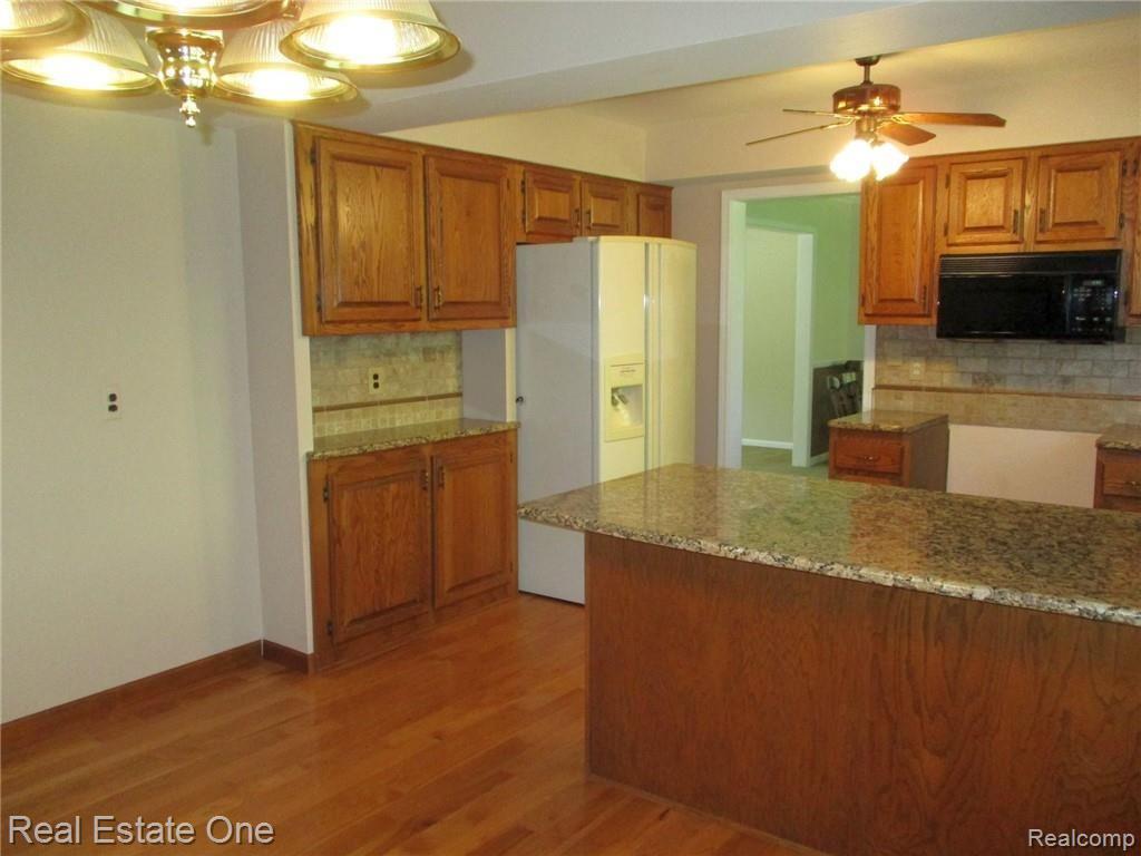 434 Pinehurst Drive Rochester Hills, MI 48309 - Photo 12 of 32