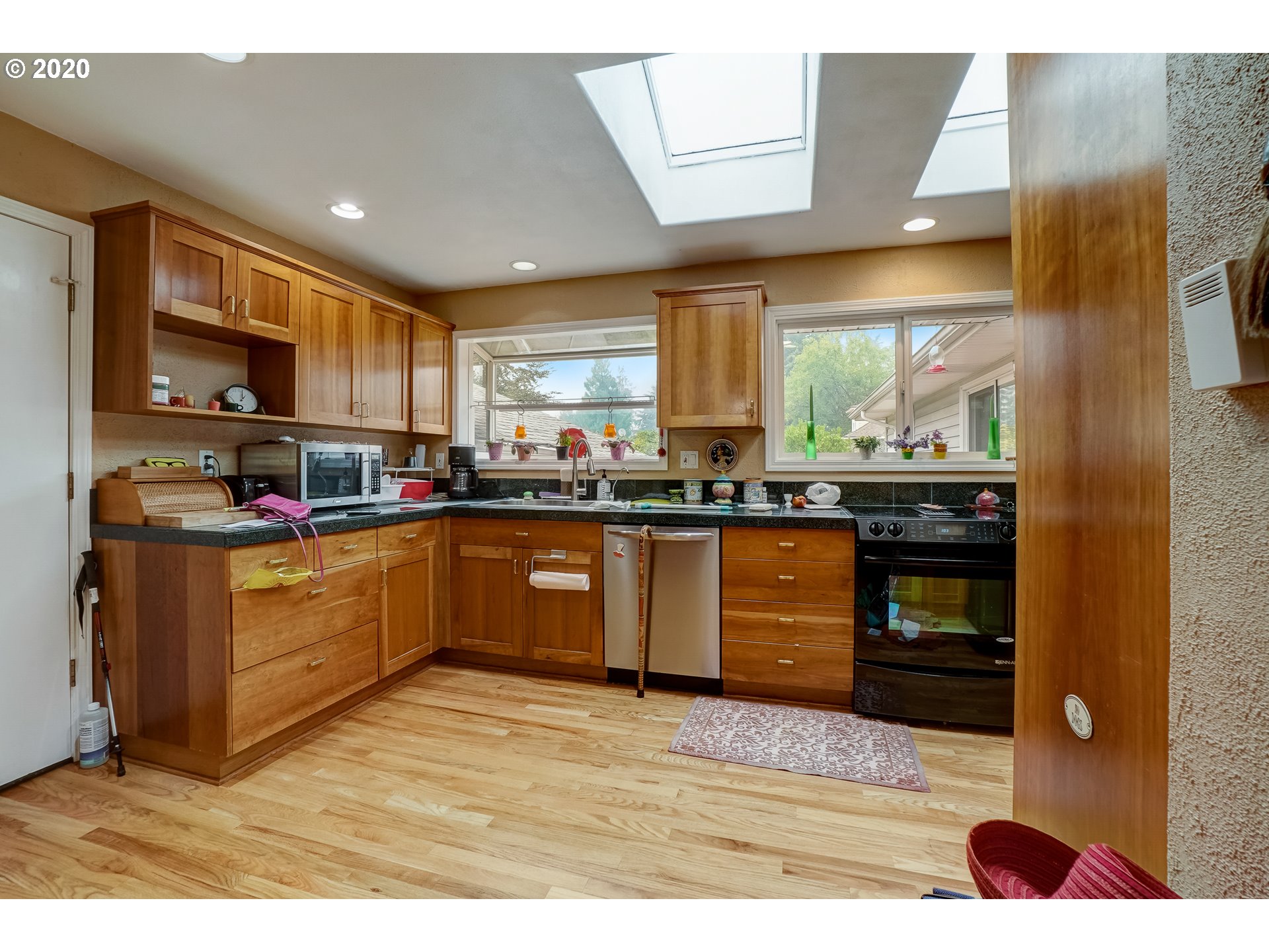 6751 Southwest Peyton Road Portland, OR 97223 - Photo 5 of 16 Gallery Image 5
