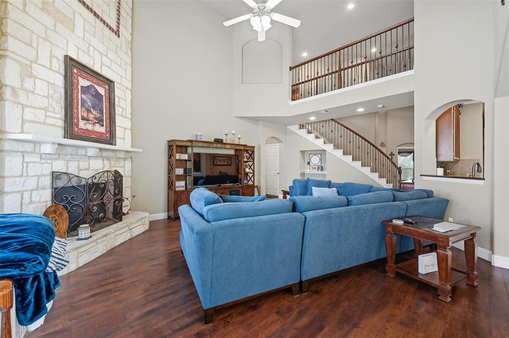 4501 Woodcrest Lane Mansfield, TX 76063 - Photo 4 of 39