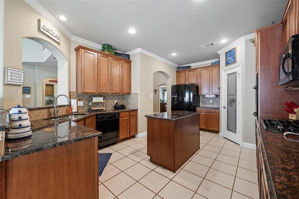 4501 Woodcrest Lane Mansfield, TX 76063 - Photo 8 of 39