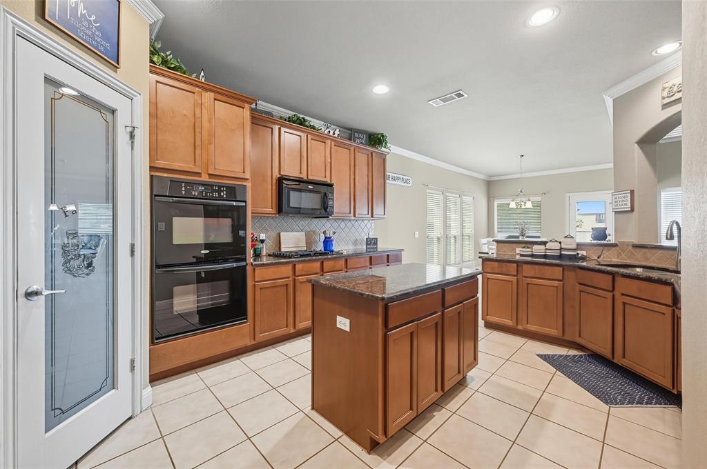 4501 Woodcrest Lane Mansfield, TX 76063 - Photo 10 of 39