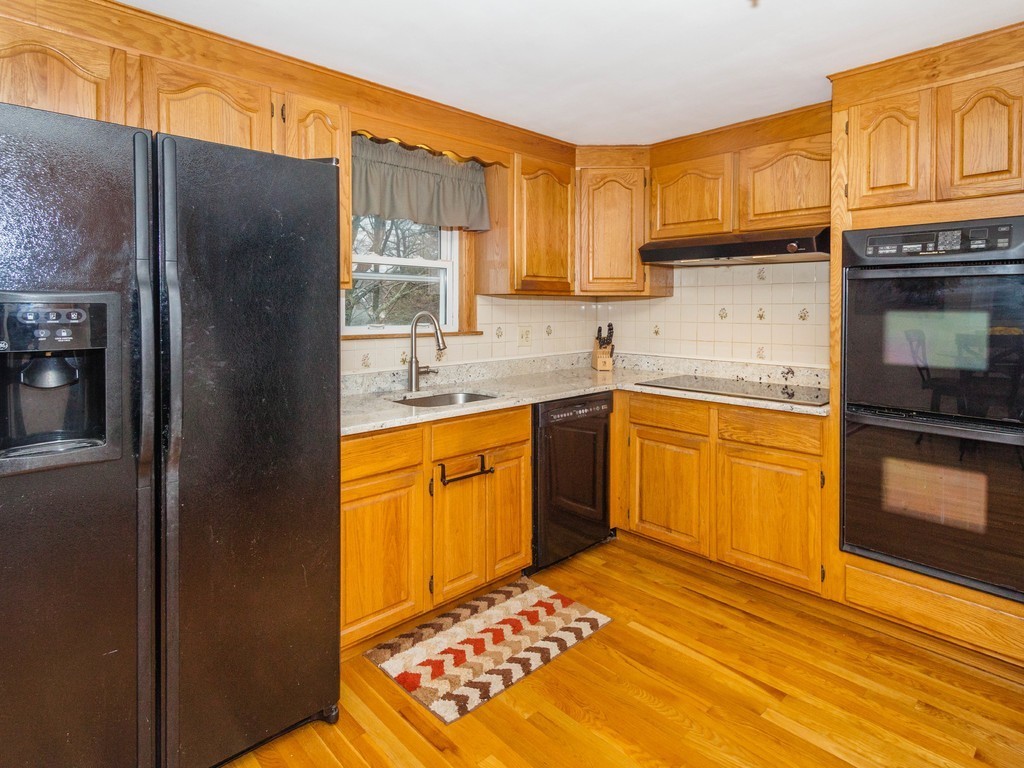 160 Ravenswood Road Waltham, MA 02453 - Photo 7 of 28 Gallery Image 7