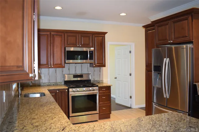 $649,000 | 9 Alia Court, Poughkeepsie, NY 12603