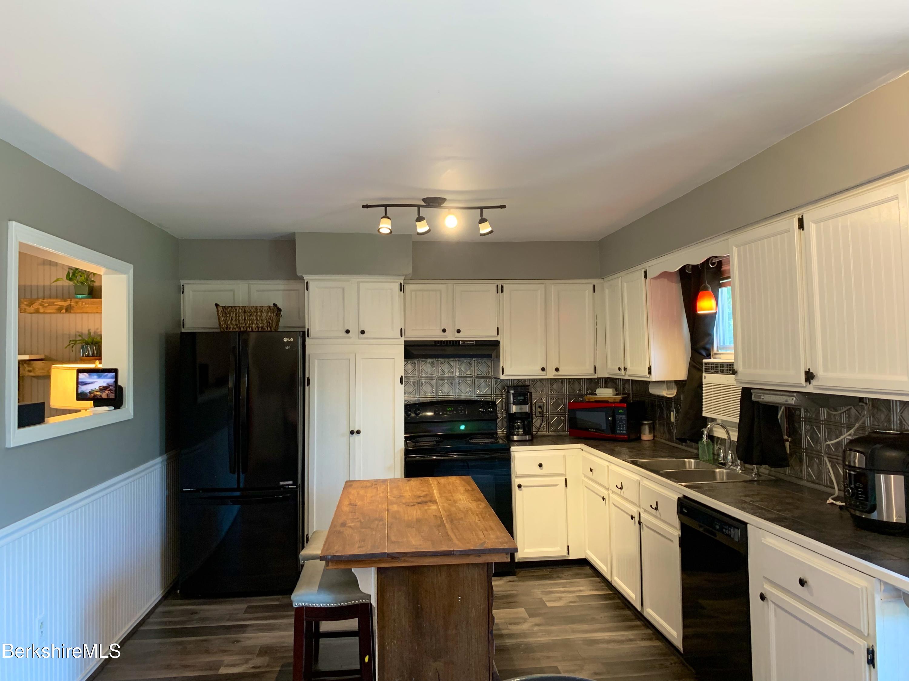 36 Winesap Road Pittsfield, MA 01201 - Photo 7 of 28 KITCHEN