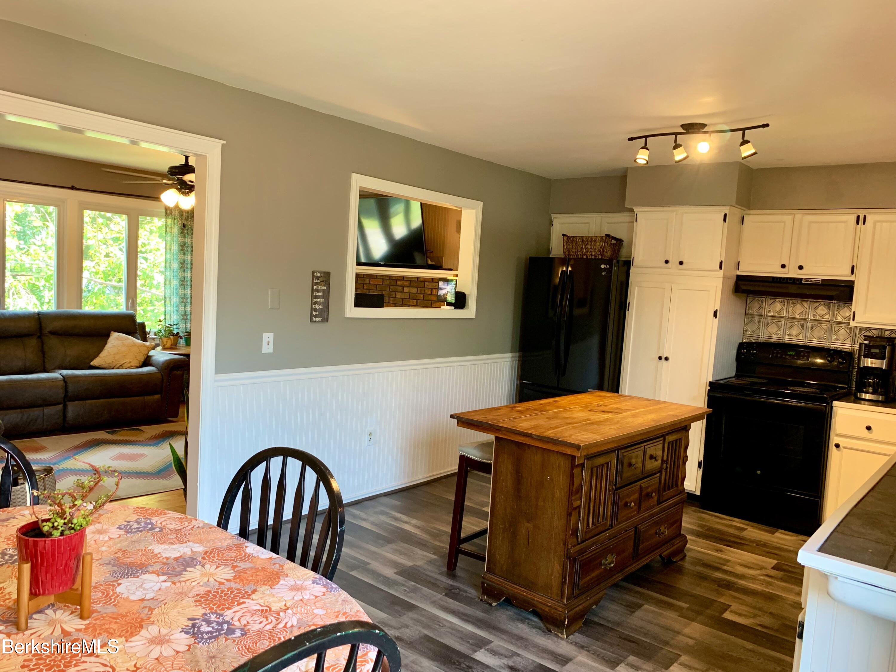 36 Winesap Road Pittsfield, MA 01201 - Photo 9 of 28 KITCHEN