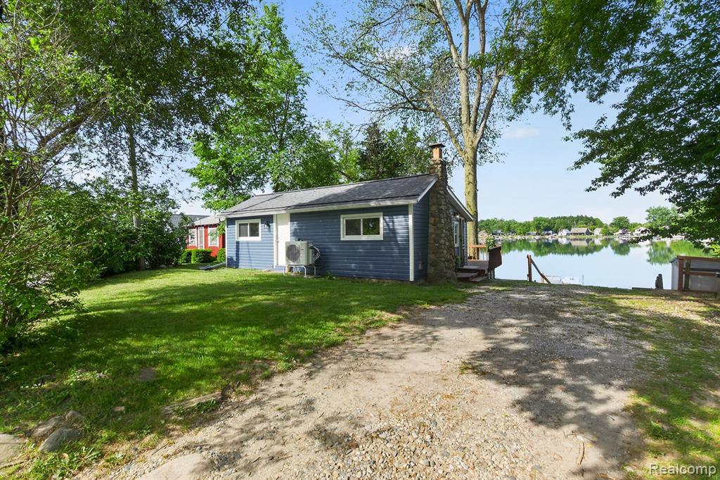1717 Triangle Lake Road Howell, MI 48843 - Photo 3 of 58