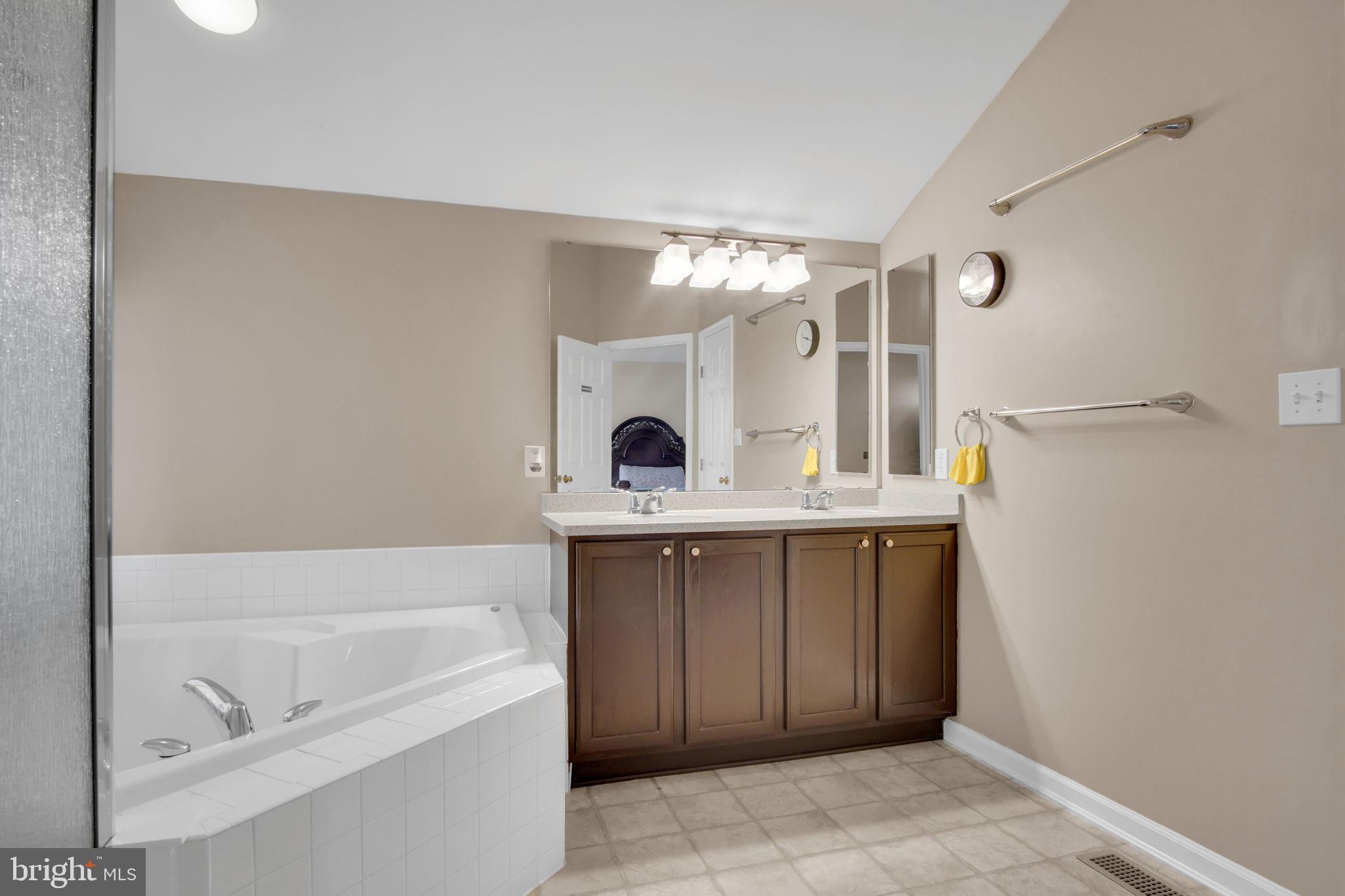 7485 Seneca Ridge Drive York, PA 17403 - Photo 24 of 40