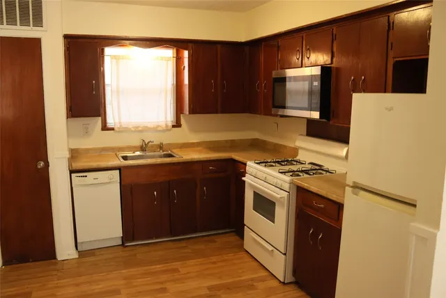 $1,350 | 2713 St Edwards Circle, Unit A, Austin, TX 78704