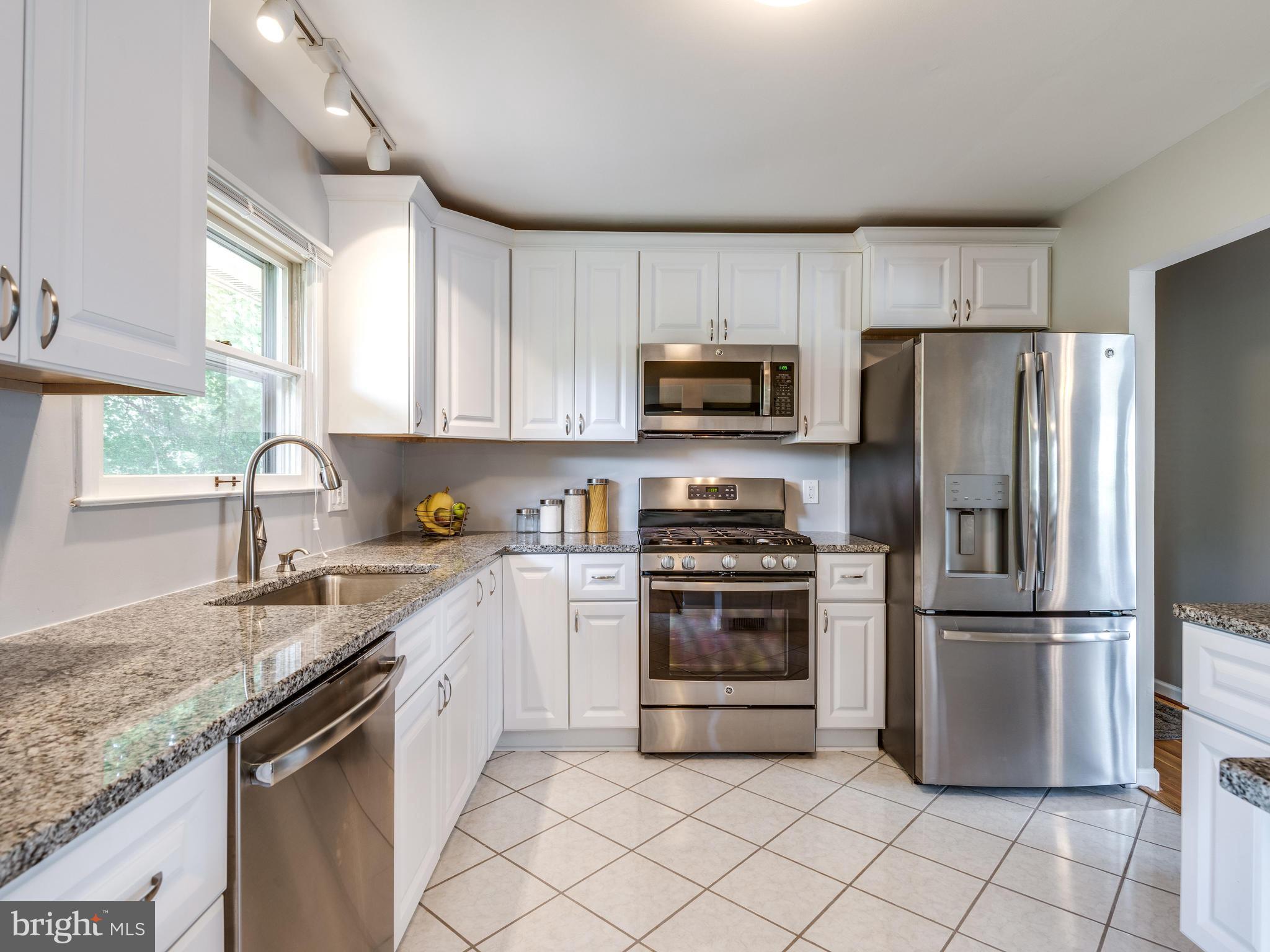801 West Poplar Road Sterling, VA 20164 - Photo 10 of 30 Kitchen