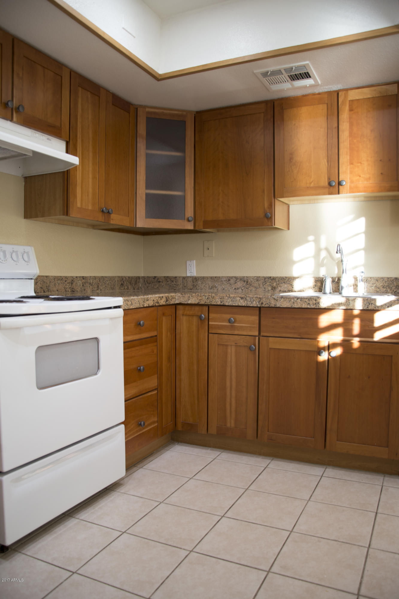 4201 East Camelback Road, Unit 84 Phoenix, AZ 85018 - Photo 9 of 33 IMG_4762