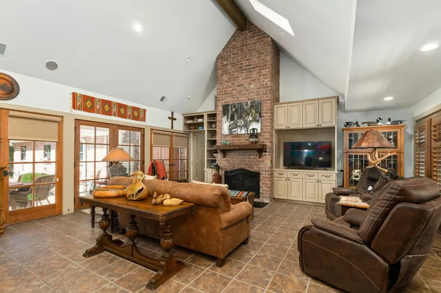 $949,000 | 2360 Gun And Rod Circle, Brenham, TX 77833