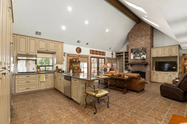 $949,000 | 2360 Gun And Rod Circle, Brenham, TX 77833