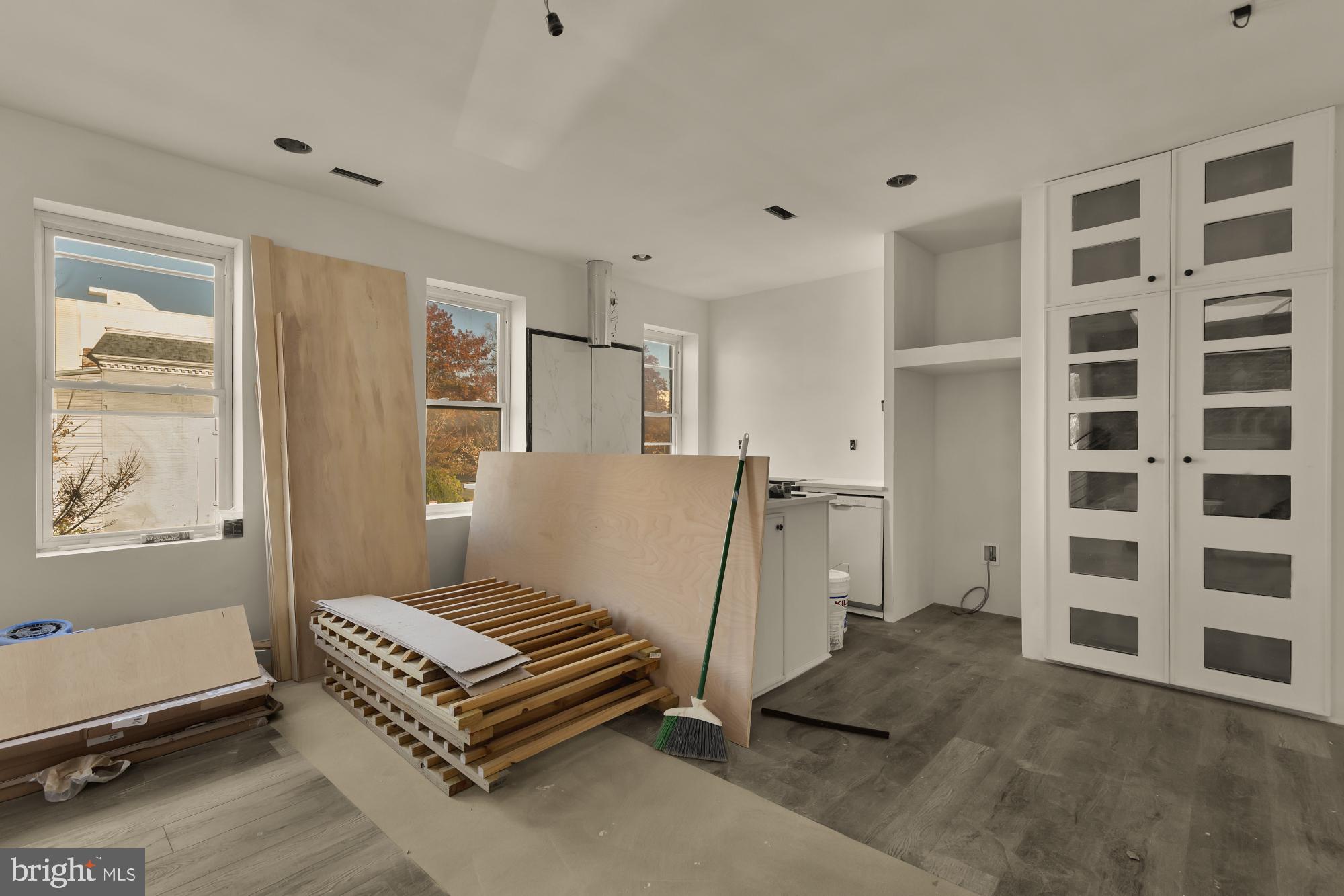 2324 North Capitol Street Northwest Washington, DC 20002 - Photo 21 of 35 a bedroom with a bed and a window