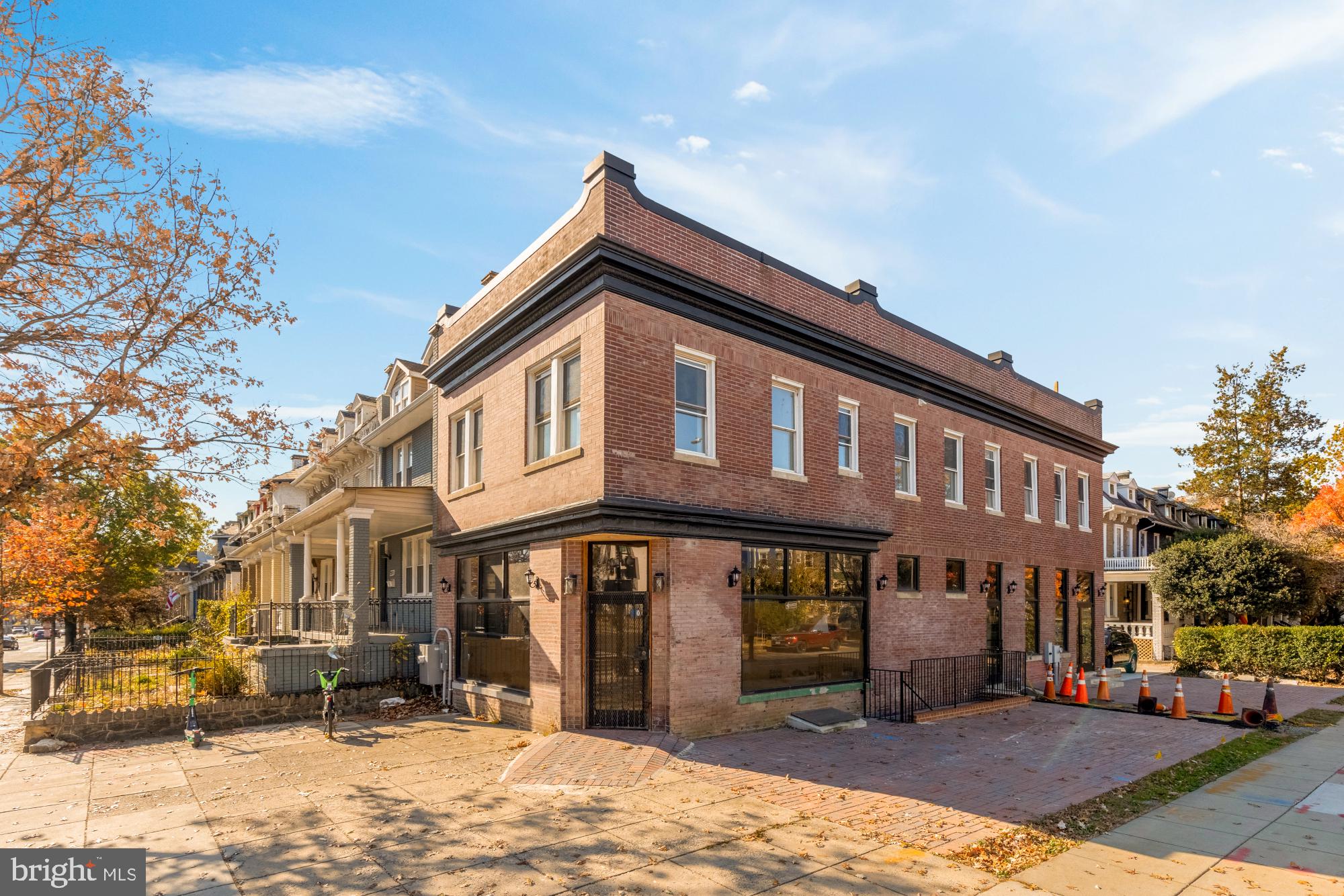 2324 North Capitol Street Northwest Washington, DC 20002 - Photo 6 of 35 a view of a building with a yard and a large tree