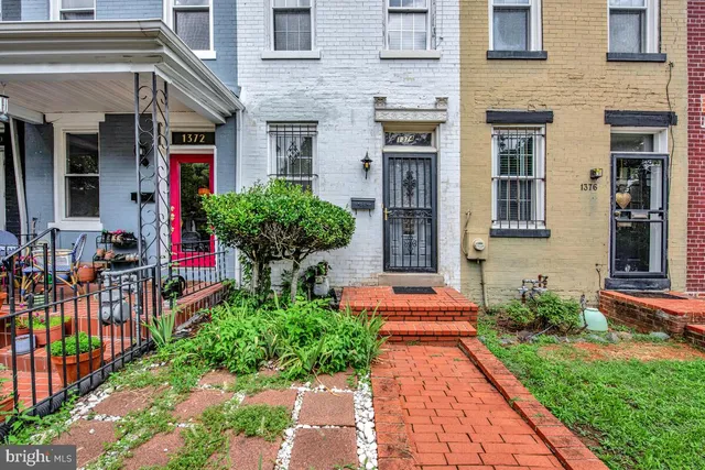 $598,000 | 1374 C Street Northeast, Washington, DC 20002