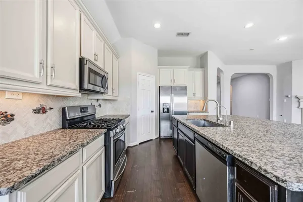 $2,950 | 13412 Ravens Park Lane, Pearland, TX 77584