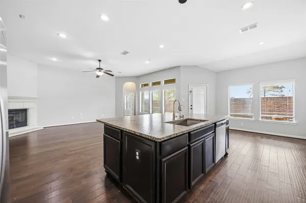 $2,950 | 13412 Ravens Park Lane, Pearland, TX 77584