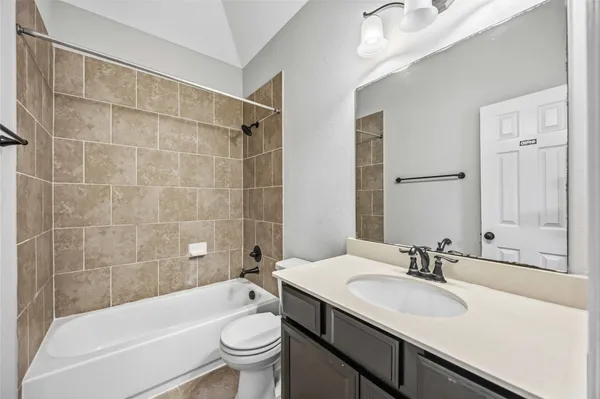 $2,950 | 13412 Ravens Park Lane, Pearland, TX 77584