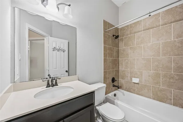 $2,950 | 13412 Ravens Park Lane, Pearland, TX 77584
