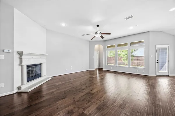 $2,950 | 13412 Ravens Park Lane, Pearland, TX 77584