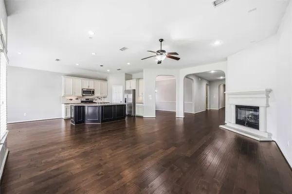 $2,950 | 13412 Ravens Park Lane, Pearland, TX 77584