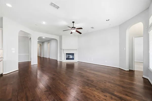 $2,950 | 13412 Ravens Park Lane, Pearland, TX 77584