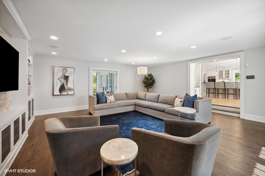 626 Warwick Road Kenilworth, IL 60043 - Photo 18 of 56 a living room with furniture and a flat screen tv