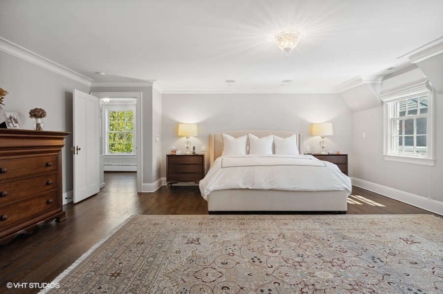 626 Warwick Road Kenilworth, IL 60043 - Photo 22 of 56 a bedroom with a bed and wooden floor