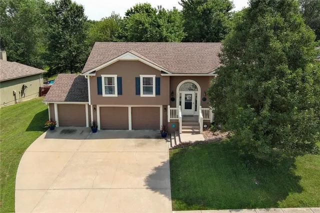 $340,000 | 1202 Ashford Street, Pleasant Hill, MO 64080