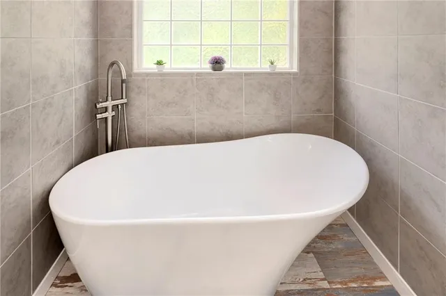 $340,000 | 1202 Ashford Street, Pleasant Hill, MO 64080