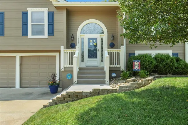 $340,000 | 1202 Ashford Street, Pleasant Hill, MO 64080