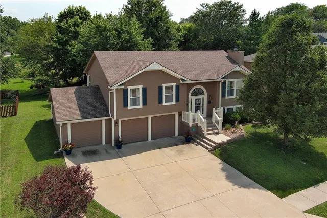 $340,000 | 1202 Ashford Street, Pleasant Hill, MO 64080