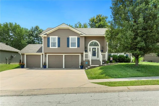 $340,000 | 1202 Ashford Street, Pleasant Hill, MO 64080