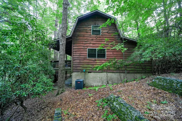 a big yard with lots of green space and deers