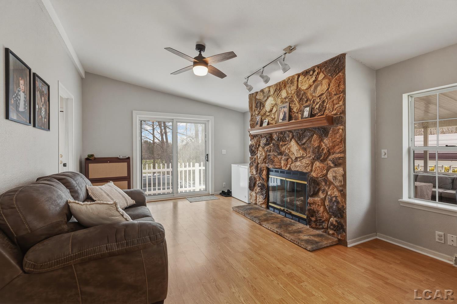 3765 Spielman Road Adrian, MI 49221 - Photo 4 of 50 50201622-f4fb383c-4973-4c29-a885-61e530b2e95d.JPG