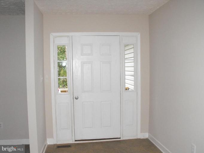 981 Adams Road Winchester, VA 22603 - Photo 2 of 9 Entrance / Foyer