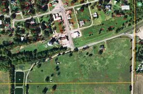 a view of a yard with plants