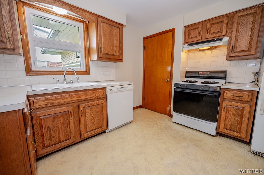 7 Ridgeview Lancaster, NY 14043 - Photo 6 of 42 Gallery Image 6