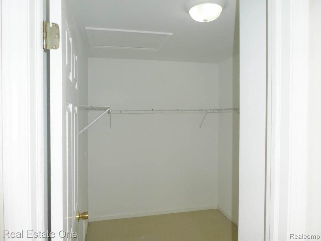 2660 Crooks Road Royal Oak, MI 48073 - Photo 23 of 33