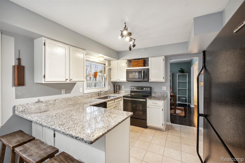 235 Whitney Drive Rochester Hills, MI 48307 - Photo 14 of 45