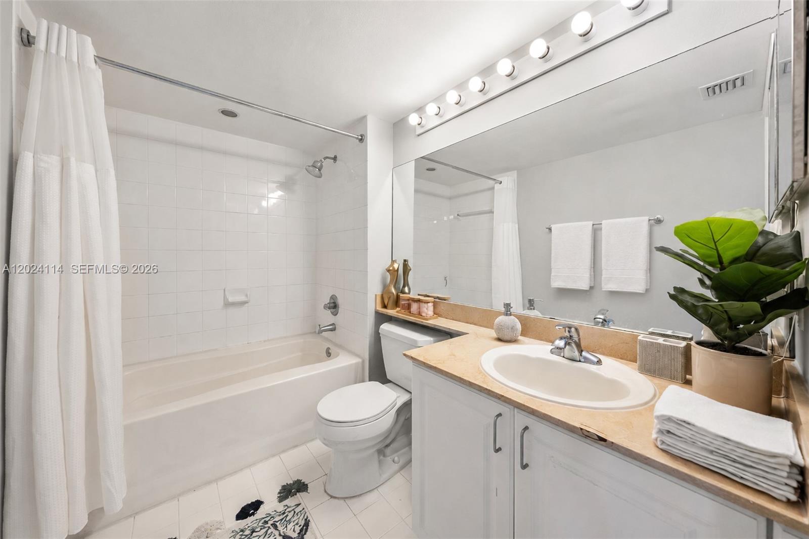 90 Alton Road, Unit 1405 Miami Beach, FL 33139 - Photo 10 of 39 Gallery Image 10