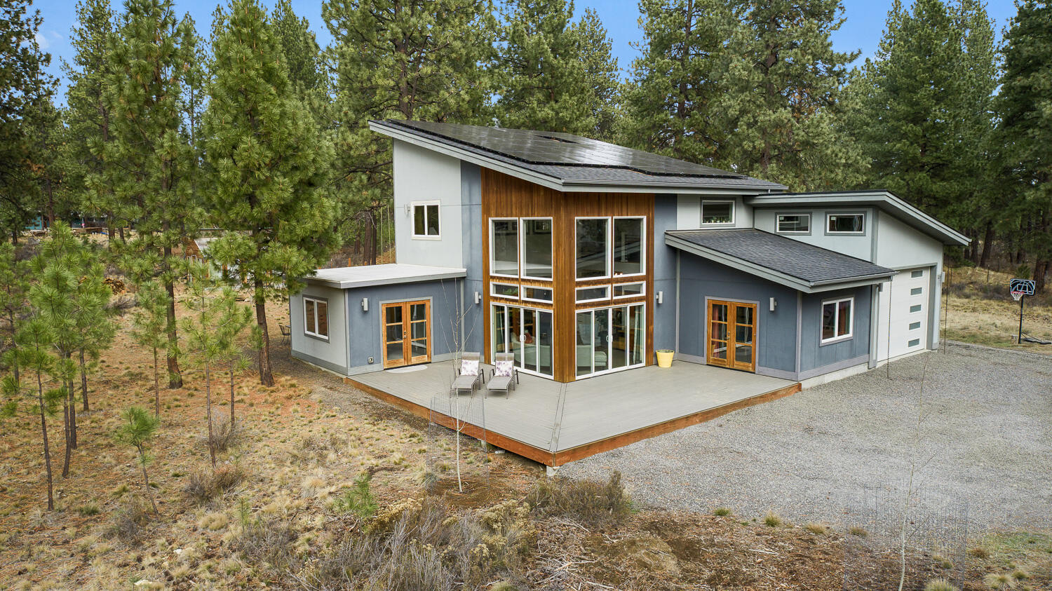 19354 Kiowa Road Bend, OR 97702 - Photo 1 of 37 front view of a house with a yard