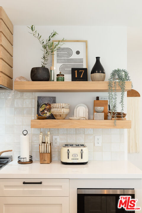 17 Sunset Avenue, Unit 1 Venice, CA 90291 - Photo 11 of 30 a kitchen with lots of clutter and cabinets
